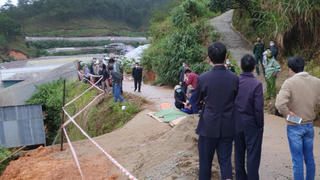 Sập taluy khiến 4 người thương vong