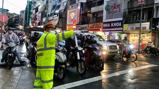 Người Đà Lạt ngỡ ngàng với đèn xanh đèn đỏ