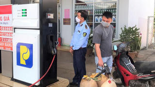 Lâm Đồng xử phạt cửa hàng ''găm'' hơn 5.700 lít dầu không bán