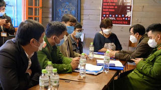 Phạt chủ quán bánh ướt bị tố chửi bới du khách 16 triệu đồng