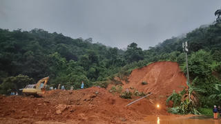 Tiếp tục tìm kiếm nạn nhân mất tích, nguy cơ sạt lở trên đèo Bảo Lộc vẫn còn