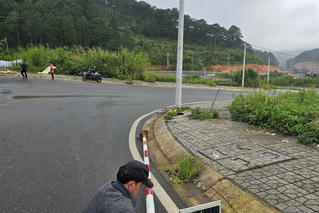 Công ty Phương Trang di dời xe đậu, đỗ trái phép tại khu vực dự án ở Đà Lạt