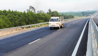 Cao tốc Đà Nẵng – Quảng Ngãi: Cào bóc hơn 5.500 m2 để sửa chữa 70 m2