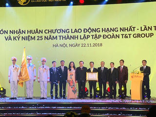 Kỷ niệm 25 năm thành lập: Tập đoàn T&T đón nhận Huân chương Lao động hạng Nhất
