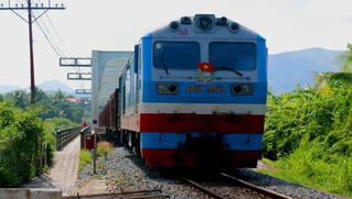 Đường sắt Việt Nam nỗ lực thông đường, vận chuyển miễn phí hàng cứu trợ miền Trung