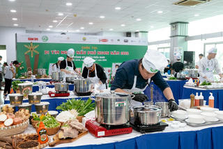 Tương ớt Chin-su được nhiều thí sinh sử dụng trong cuộc thi nấu phở ngon