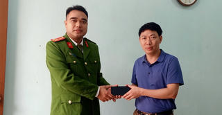 Văn Quan (Lạng Sơn): Nhặt được điện thoại iPhone trả lại cho người mất