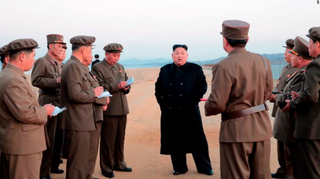Nhà lãnh đạo Kim Jong Un thử vũ khí 'công nghệ cao', dằn mặt Mỹ