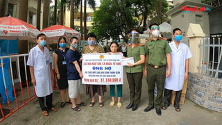 Tặng nhiều phần quà cho các em nhỏ và bệnh nhân bị ảnh hưởng bởi dịch COVID - 19