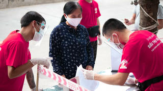 Hà Nội: “Siêu thị 0 đồng - Share Mart” ấm tình người trong dịch Covid-19