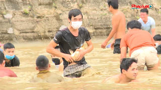 Tuyên Quang: Hội bắt cá bằng tay không ở xã Năng Khả