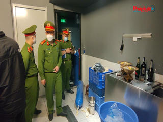 Hà Nội: Phát hiện và thu giữ nhiều bình khí N2O “bóng cười” tại các quán bar trên địa bàn quận Hoàn Kiếm