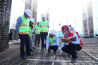 Thứ trưởng Lê Văn Thanh: Công ty xây dựng CDC ngày càng khẳng định được uy tín qua công tác đảm bảo an toàn lao động