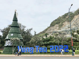 Biển Vũng Tàu nhộn nhịp ngày cuối tuần