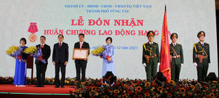 Thành phố Vũng Tàu đón nhận Huân chương Lao động hạng Ba