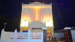 Mâu thuẫn tiền hát: Chủ quán karaoke vác dao chém khách trọng thương 