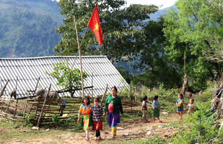 Bắt cán bộ chính sách xã vì tham ô tiền hỗ trợ người nghèo Mường Lát