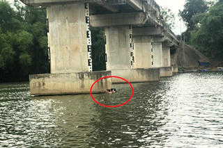 Khen thưởng Trung úy Công an lao mình xuống sông cứu bé gái ở Thanh Hóa