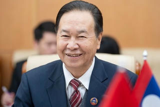 Phó Chủ tịch Quốc hội Lào Chaleun Yiapaoher mong muốn Sân khấu Lệ Ngọc sang Lào biểu diễn