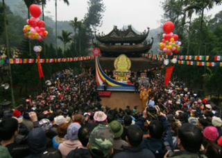 Tăng giá vé cáp treo dịp Lễ hội chùa Hương 2014