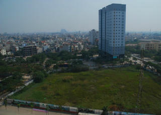 Hà Nội “bật đèn xanh” băm nát... “đất vàng”?