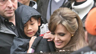 Pax Thiên Jolie có thực sự hạnh phúc khi là con nuôi minh tinh Angelina?