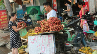 Ai làm “phận vải” long đong…?