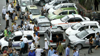Nỗi niềm lái xe taxi bị hãng bóc lột thậm tệ