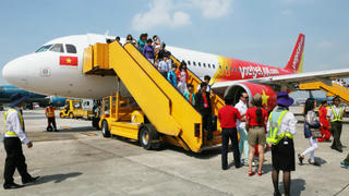 Mưa lớn tại Tân Sơn Nhất: Máy bay VietJet phải chuyển hướng về Cam Ranh