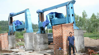 Doanh nghiệp điêu đứng vì chính quyền tiền hậu bất nhất
