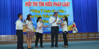 Khắp nơi hưởng ứng Ngày Pháp luật năm 2014