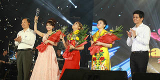 Sân khấu FLC Sầm Sơn “bùng nổ” đêm Chung kết Sao Mai 2015