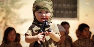 Dùng trẻ em làm lính cảm tử - thủ đoạn tàn bạo của IS