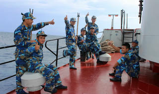 Lính săn ngầm trên tàu 09