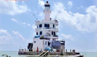 Tiên nữ giữa biển Đông