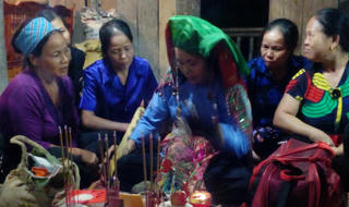 Lạ lùng chuyện nam thanh niên hợp duyên với... ma