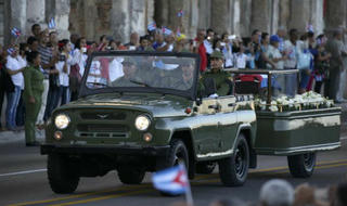 Người dân Cuba xếp hàng tiễn biệt Lãnh tụ Fidel Castro