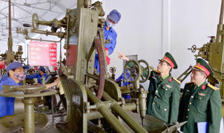 Lính kho rộn ràng ngày giáp Tết