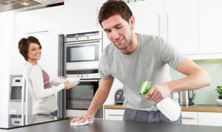 Chồng có phải chia sẻ việc nhà với vợ?