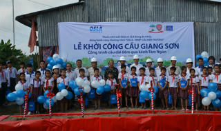 OSLA và CLB Bóng đá HAGL khởi công xây dựng cầu Giang Sơn