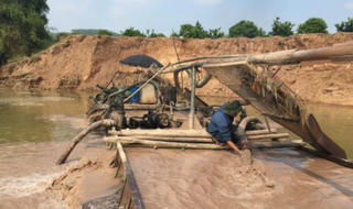 Vẫn rối bời vì doanh nghiệp khai thác khoáng sản làm sạt lở bờ sông