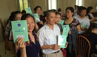 Hướng dẫn việc cấp sổ bảo hiểm xã hội và thẻ bảo hiểm y tế theo mẫu mới