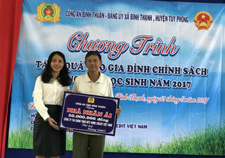 Home Credit đến với bà con nghèo tỉnh Bình Thuận