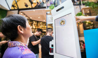 Thanh toán hóa đơn bằng cách cười trước camera