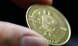 Trung Quốc cấm tiền ảo, giá Bitcoin lao dốc