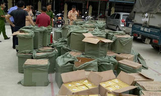 Phát hiện xe tải chở trái phép gần 2.500kg pháo