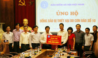 BHXH Việt Nam ủng hộ 500 triệu đồng cho đồng bào các tỉnh miền Trung
