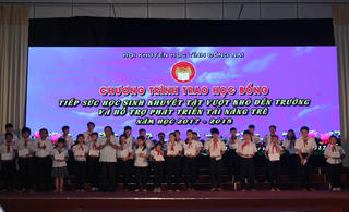 Vedan Việt Nam trao học bổng, tiếp sức đến trường cho học sinh, sinh viên vượt khó