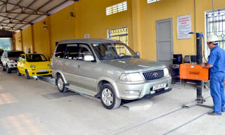 Dừng đăng kiểm phương tiện chưa nộp “phạt nguội”: Không đúng quy định pháp luật!