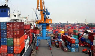 Xuất khẩu tăng trưởng ấn tượng, trông cả vào FDI